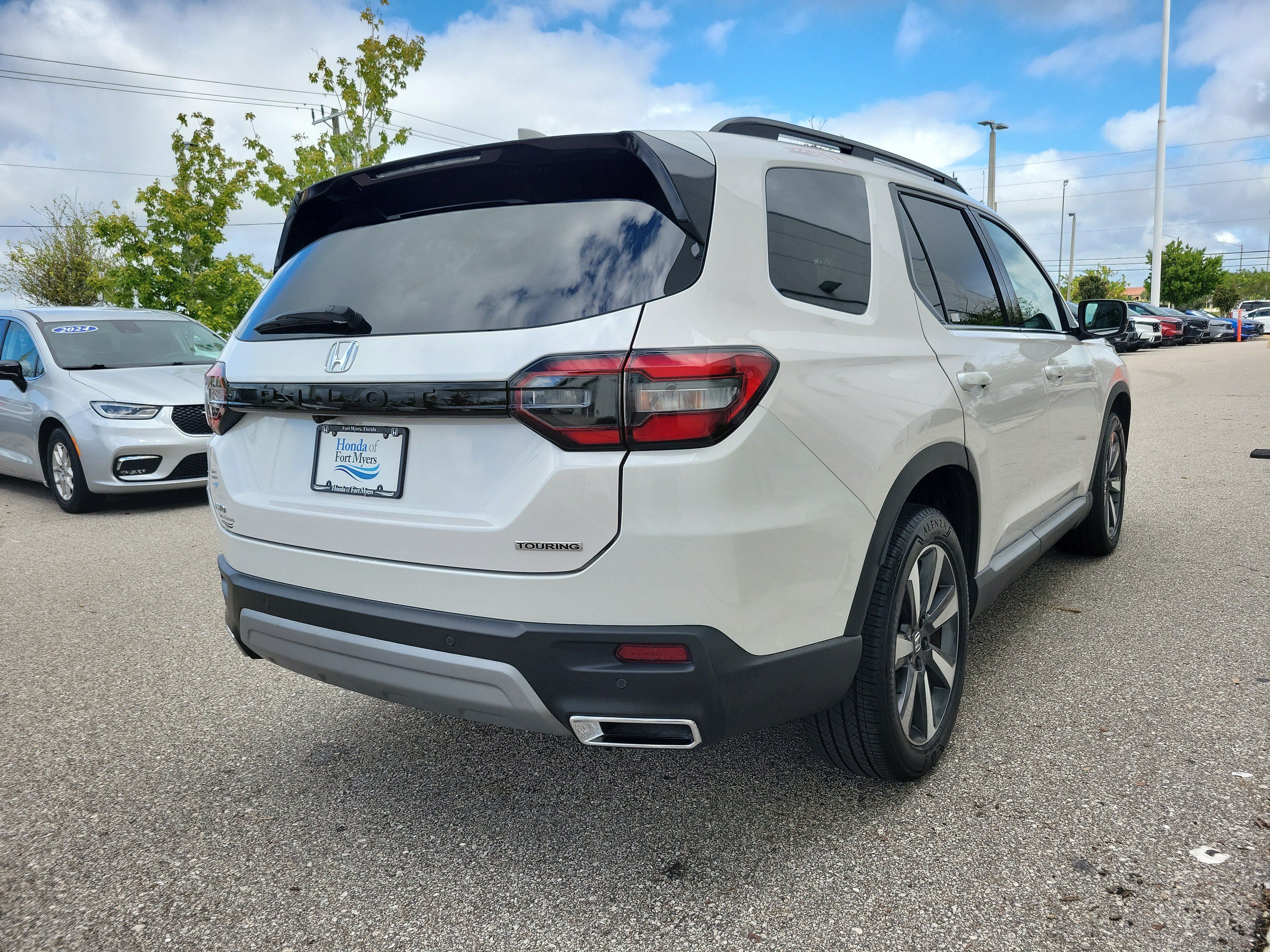 Used 2025 Honda Pilot Touring image 6