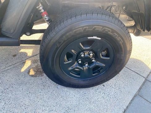 Used 2021 Jeep Gladiator Sport w/ Auxiliary Switch Group image 16