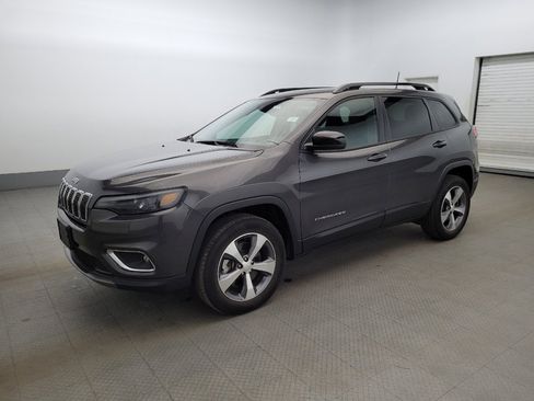 Used 2022 Jeep Cherokee Limited w/ Mopar Interior Package image 2