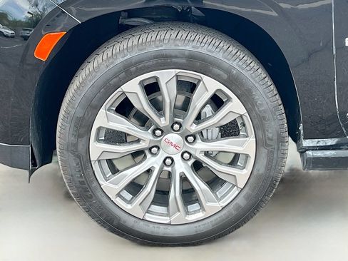 Used 2021 GMC Yukon XL Denali w/ Denali Premium Package AWD/4WD image 35
