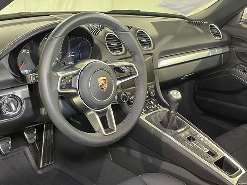 Certified 2025 Porsche 718 Boxster Style Edition image 4