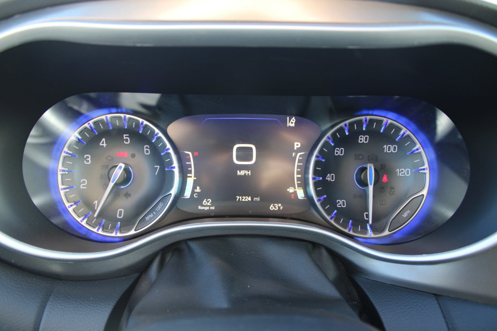 Used 2024 Chrysler Pacifica Touring-L FWD image 26