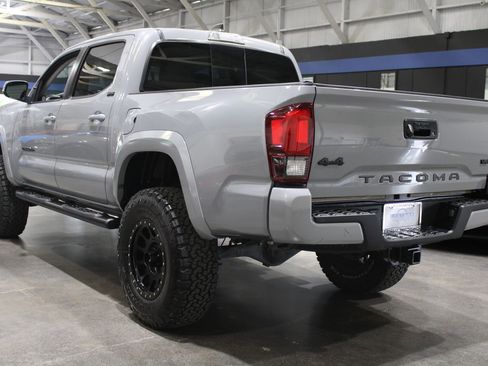 Used 2020 Toyota Tacoma SR5 w/ Technology Package AWD/4WD image 10