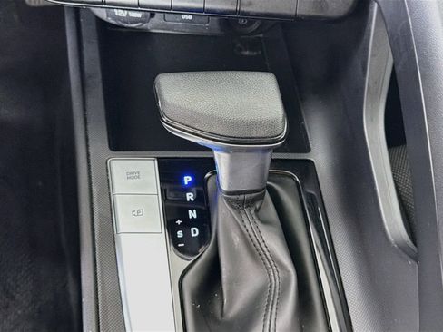 Used 2021 Hyundai Elantra SE FWD image 23