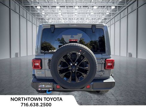 Used 2023 Jeep Wrangler Unlimited Sahara w/ Cold Weather Group AWD/4WD image 24