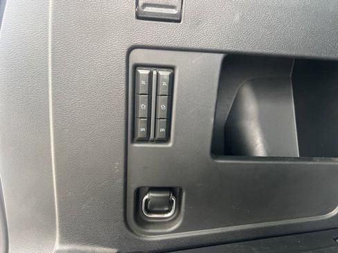 Used 2024 Ford Expedition Platinum image 16