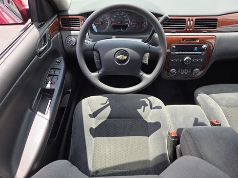 Used 2009 Chevrolet Impala LT FWD image 18