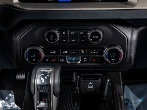 Used 2026 Ford Bronco Outer Banks AWD/4WD image 25