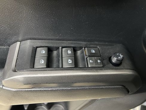 Used 2020 Toyota Tacoma TRD Off-Road image 40