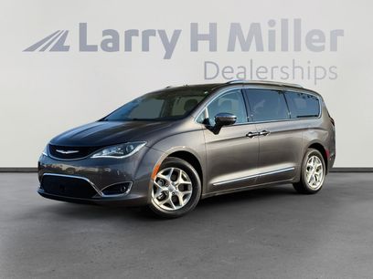 Used 2020 Chrysler Pacifica Limited w/ Advanced Safetytec Group
