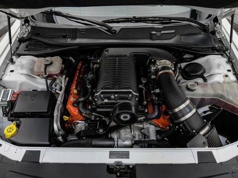 Used 2018 Dodge Challenger SRT Hellcat RWD image 4