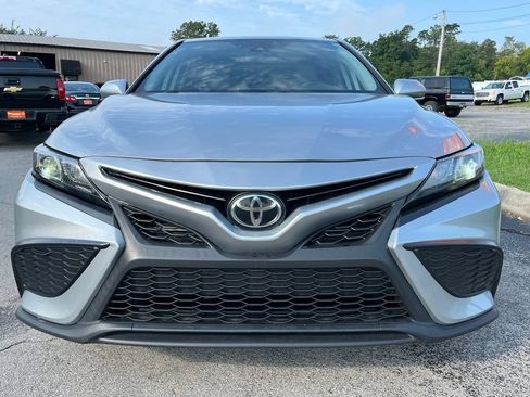 Used 2022 Toyota Camry SE FWD image 3