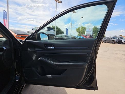 Used 2024 Nissan Altima 2.5 SV FWD image 20