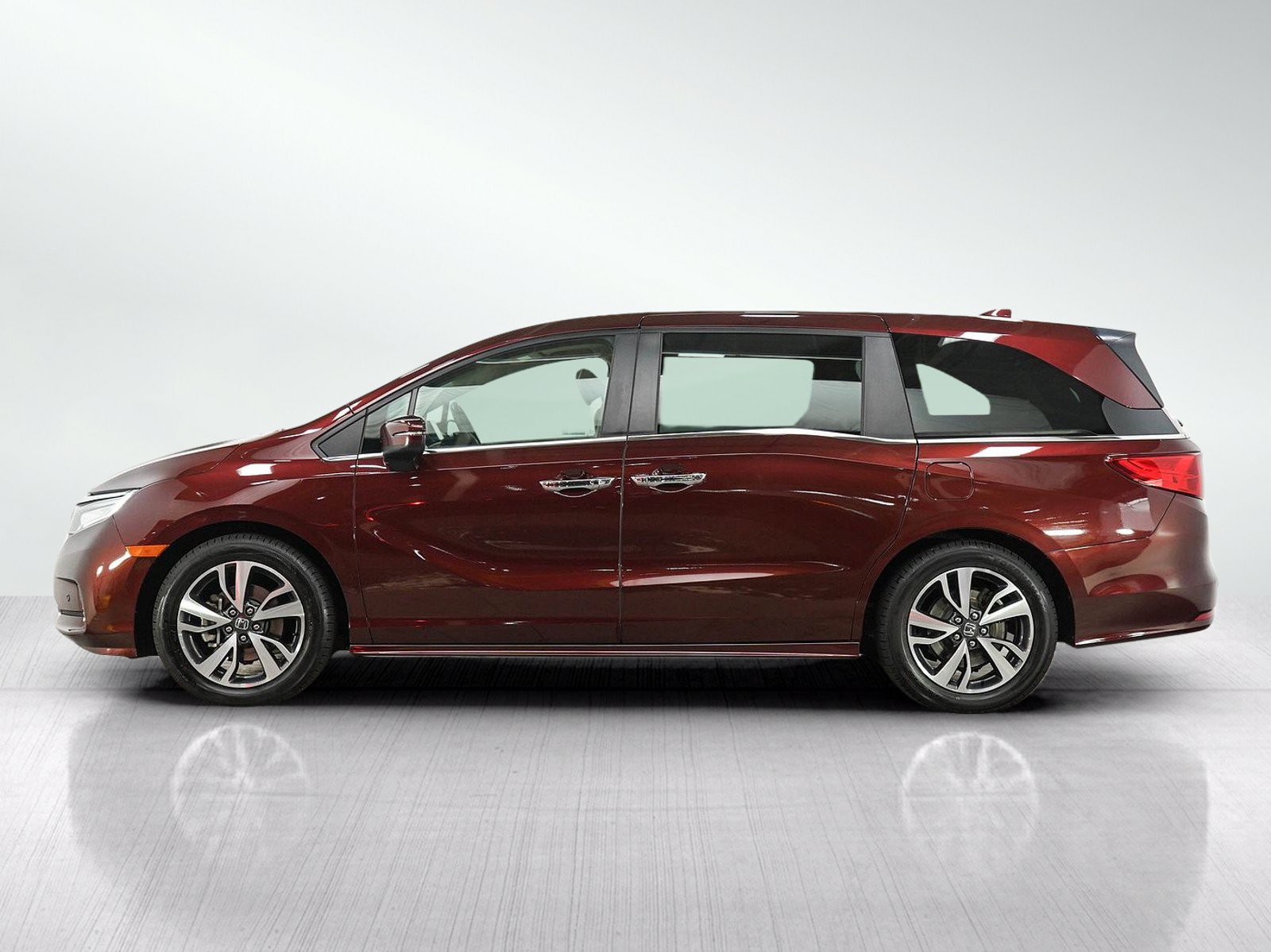 Used 2021 Honda Odyssey Touring image 2