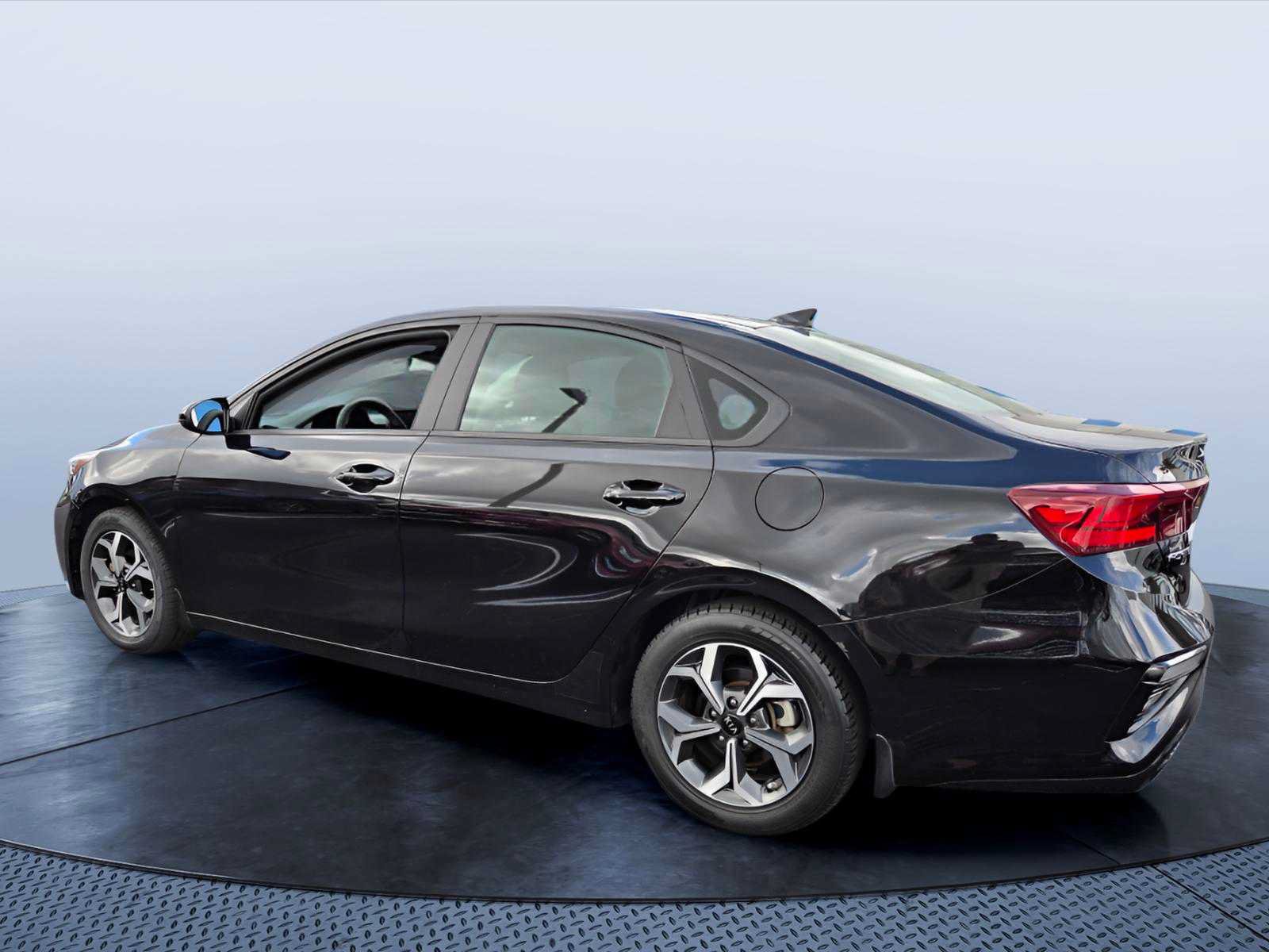 Used 2021 Kia Forte LXS FWD image 4