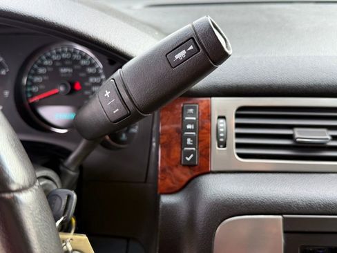 Used 2010 GMC Sierra 2500 SLT w/ SLT Convenience Package image 24