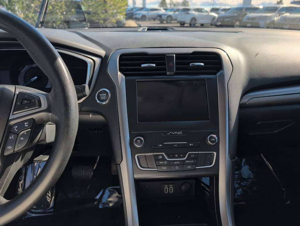 Used 2020 Ford Fusion SE FWD image 8
