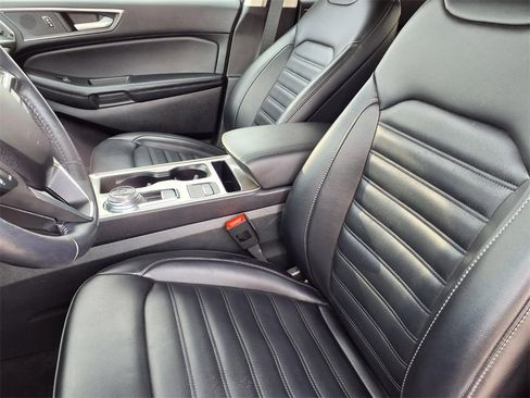 Used 2023 Ford Edge SEL w/ Convenience Package image 3