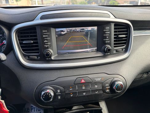 Used 2020 Kia Sorento LX image 7