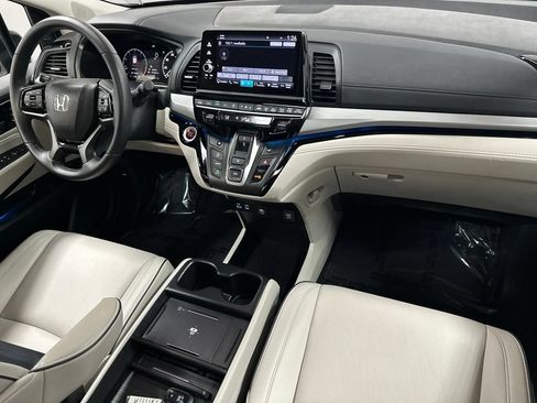 Used 2025 Honda Odyssey Touring image 11