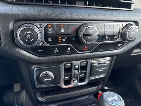 Used 2025 Jeep Wrangler Sport S image 12