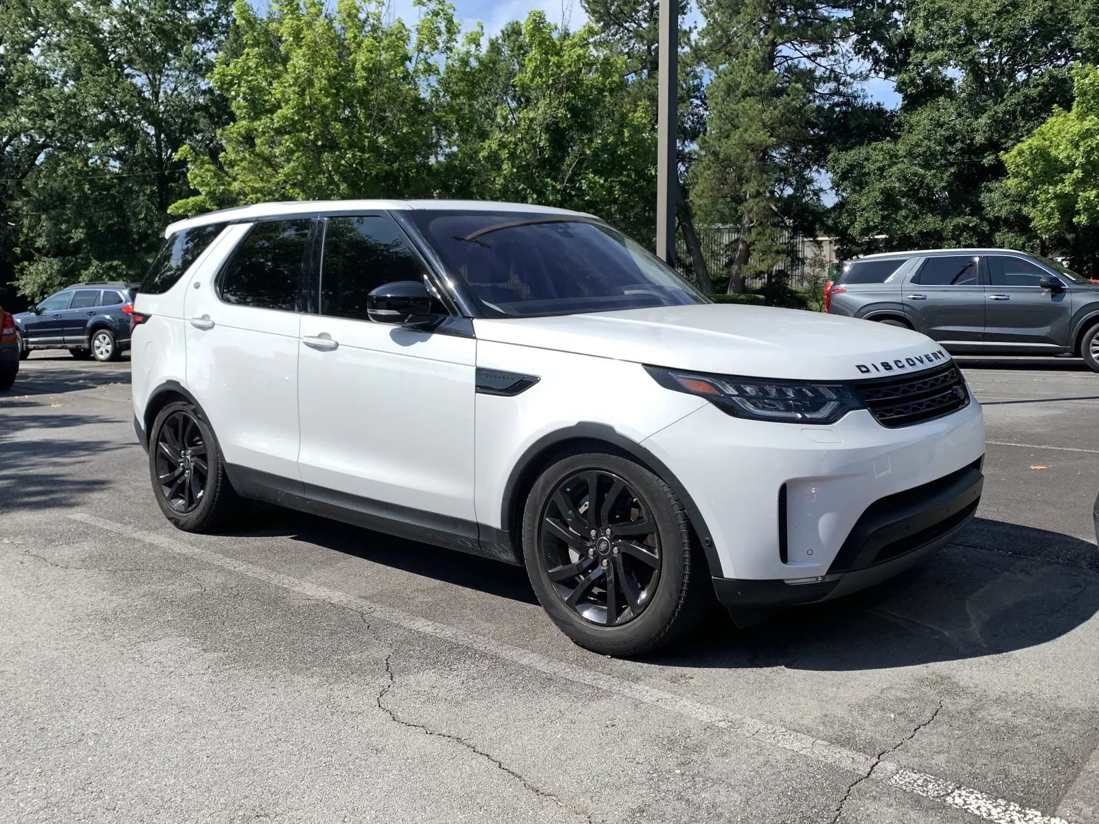 Used 2020 Land Rover Discovery HSE Luxury AWD/4WD image 1