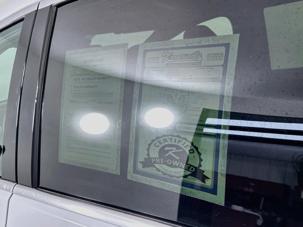 Used 2025 Chrysler Pacifica Select FWD image 36
