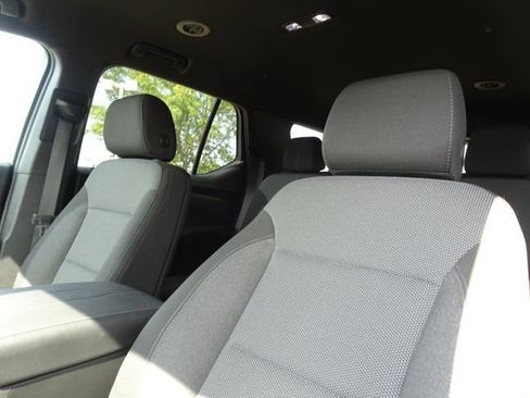 Used 2023 Chevrolet Traverse LT FWD image 11