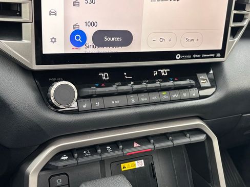 Used 2024 Toyota Tundra Limited image 21