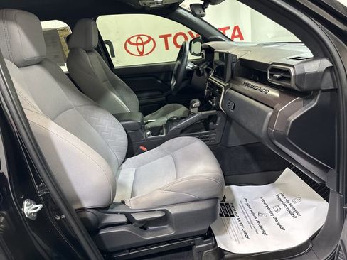 Used 2024 Toyota Tacoma SR5 AWD/4WD image 12