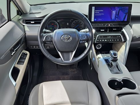Used 2023 Toyota Venza XLE AWD/4WD image 11