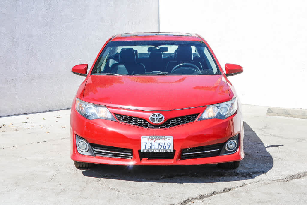 Used 2014 Toyota Camry SE FWD image 2