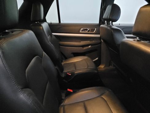 Used 2016 Ford Explorer XLT w/ Equipment Group 202A AWD/4WD image 19