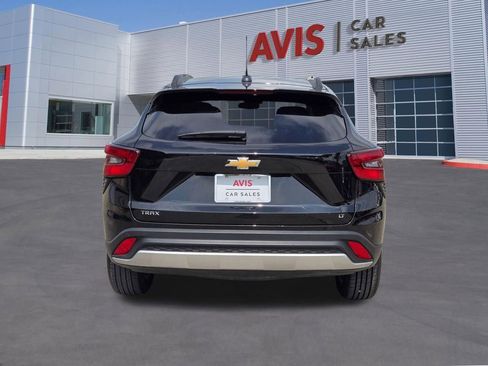 Used 2025 Chevrolet Trax LT w/ LT Convenience Package FWD image 7