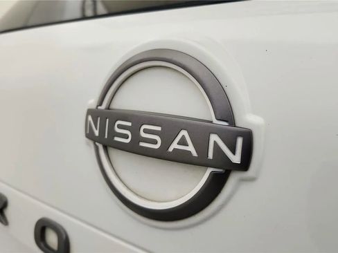 Used 2024 Nissan Rogue S FWD image 16