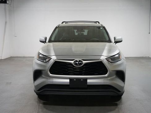 Used 2020 Toyota Highlander L image 2