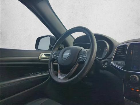 Used 2019 Jeep Grand Cherokee Altitude RWD image 28