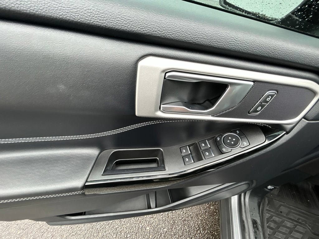 Used 2022 Ford Explorer ST AWD/4WD image 18