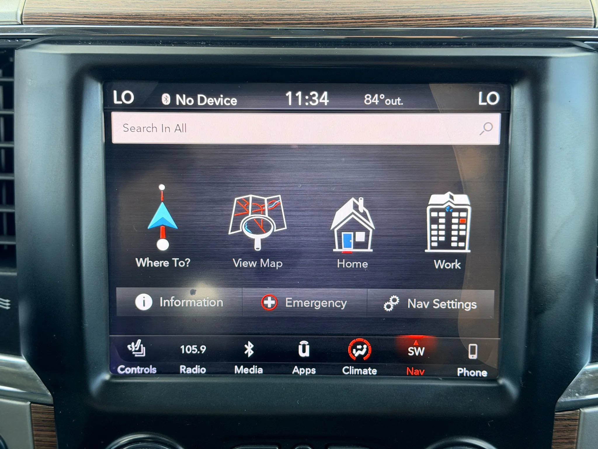 Used 2018 RAM 1500 Laramie w/ Convenience Group AWD/4WD image 28
