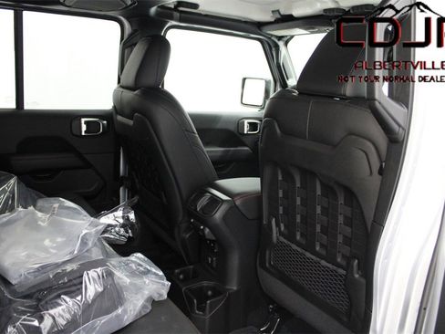 Used 2023 Jeep Gladiator Rubicon w/ Cold Weather Group image 30