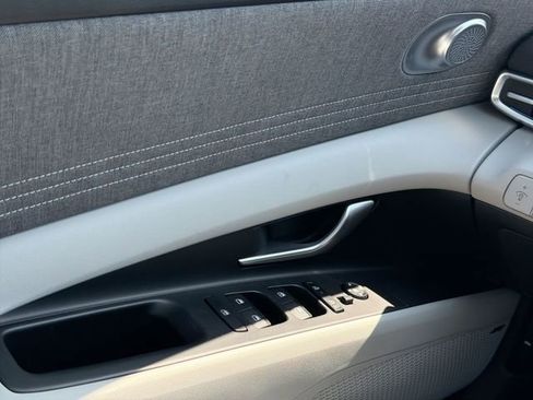 New 2026 Hyundai Elantra Limited FWD image 17
