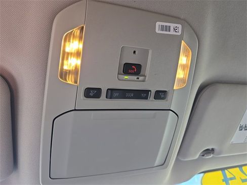 Used 2024 Toyota Highlander LE image 27