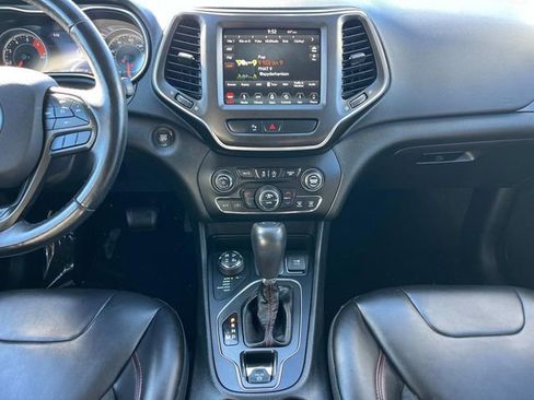 Used 2019 Jeep Cherokee Trailhawk w/ Comfort/Convenience Group image 5