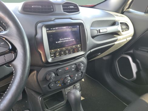 Used 2021 Jeep Renegade Latitude w/ Convenience Group FWD image 21