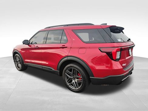 Used 2026 Ford Explorer ST-Line w/ ST-Line Street Pack AWD/4WD image 3