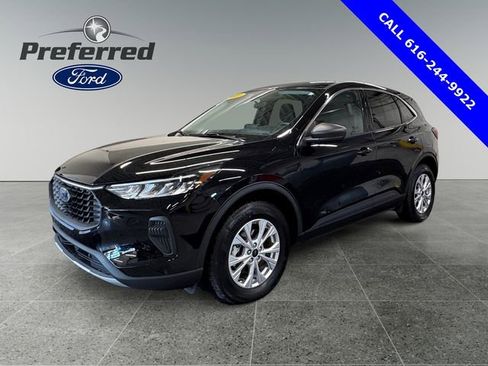 Used 2023 Ford Escape Active image 1