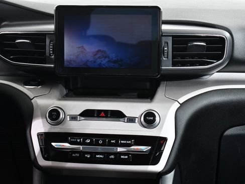 Used 2023 Ford Explorer XLT w/ Equipment Group 202A image 9