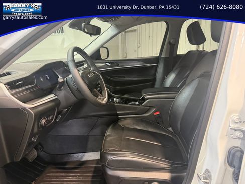 Used 2023 Jeep Grand Cherokee Limited w/ Black Appearance Package AWD/4WD image 14
