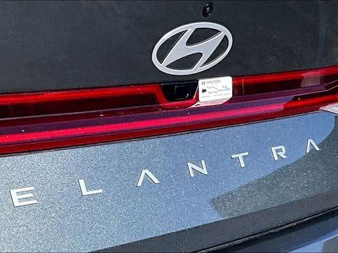 Used 2025 Hyundai Elantra SEL image 8