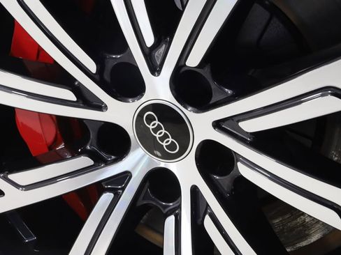 Used 2025 Audi S8 image 24